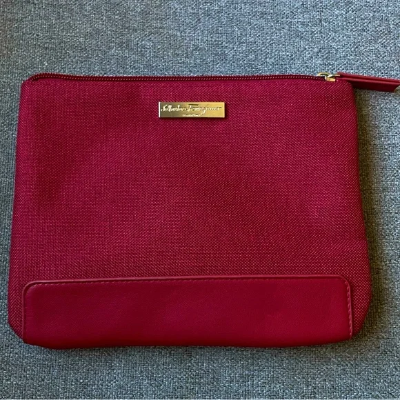 Salvatore Ferragamo: burgundy perfums/cosmetic bag - Picture 2 of 11